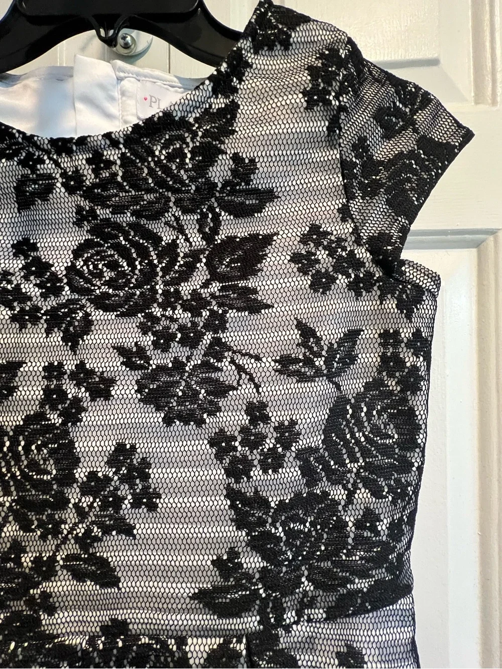 Girls🖤Black Floral Lace Fit & Flare Dress, Zip Back, white lining, cap sleeves